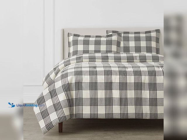 Lot 49-5414758 - Full/Queen Size - Adderley 3-Piece White and Black Plaid Cotton Blend Waffle Weave Full/Queen Comfor...