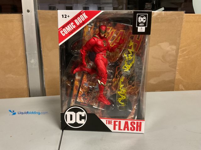 Lot 49-1505946 - AMAZING 8 INCH DC COMICS THE FLASH ACTION FIGURE COMES WITH EXCLUSIVE COMIC BOOK. AMAZING ACTION FIG...