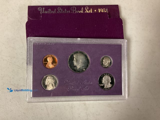 Lot 49-1804583 - 1984 US PROOF SET 5 COINS IN HARD PLASTIC CASE
