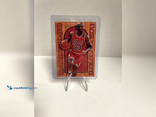 Lot 49-910513 - 1995-96 Fleer Flair Hardwood Leader Michael Jordan #4 of 27 Insert Card** Featuring basketball legen...