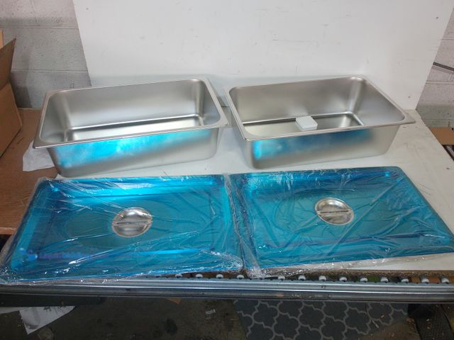 Lot 49-3431523 - 2pcs Full Size stainless steel hotel/Prep food pans with lids no handles 21x13x6, Unused.  Ref#CRS01...
