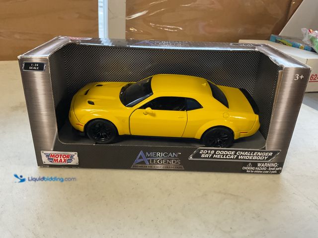 Lot 49-1814825 - COLLECTIBLE MOTOR MAX AMERICAN LEGENDS 2018 DODGE CHALLENGER SRT HELLCAT WIDEBODY  1/24 SCALE DIECAS...