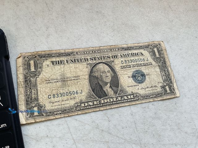 Lot 49-5515045 - 1935 G BLUE SEAL UNITED STATES ONE DOLLAR SILVER CERTIFICATE