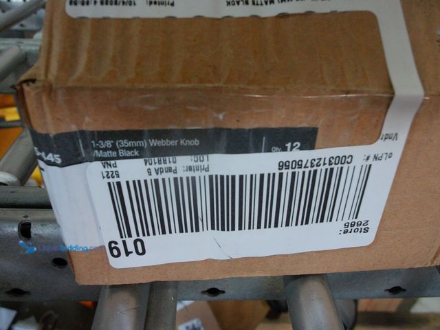 Lot 49-1549417 - (12x) Liberty Webber 1-3/8 in. (35 mm) Classic Matte Black Square Cabinet Knob, Model # P35051C-FB-C...