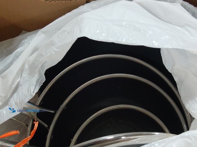 Lot 49-2021645 - HexClad cookware set, 4 pans with 3 lids. Slightly used.
