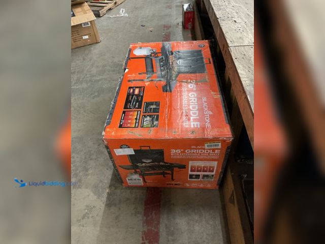 Lot 49-3539499 - Blackstone
4-Burner Liquid Propane Outdoor Griddle with Hood in Black New