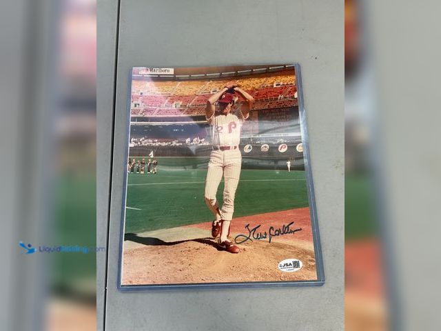Lot 49-1820857 - COLLECTIBLE AUTOGRAPHED STEVE CARLTON 8X10 STEVE CARLTON PICTURE IN HARD CASE. JSA CERTIFICATION. AM...
