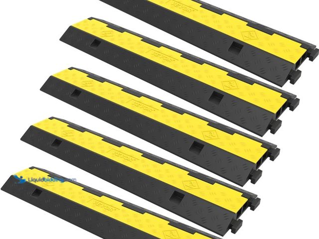 Lot 49-1550220 - VEVOR Cable Protector Ramp, 5 Packs 2 Channels Speed Bump Hump, Rubber Modular Speed Bump Rated 1100...