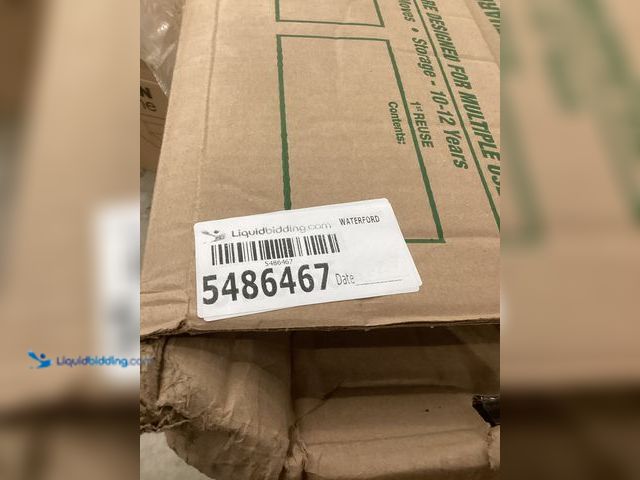 Lot 49-5486467 - Large Extending Oak Table with supports Item is used