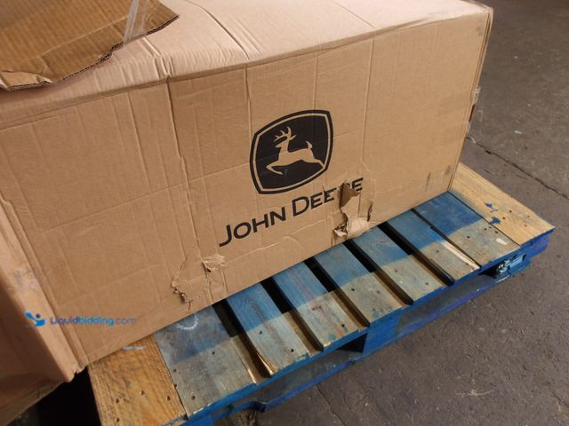 LiquidBidding - Lot 49-1513192 - John Deere, Rear Material Collection ...