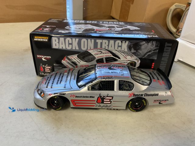 Lot 49-1505601 - COLLECTIBLE MOTORSPORTS AUTHENTICS HALL OF FAME SALUTE TO A LEGEND DALE EARNHARDT 1/24 SCALE DIECAST...