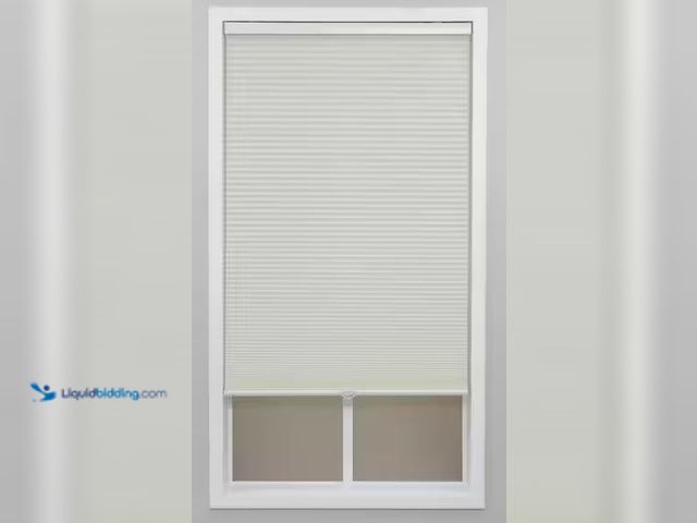 Lot 49-5490152 - Perfect Lift Window Treatment
Cream Cordless Light Filtering Polyester Cellular Shades - 46.5 in. W...