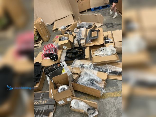 Lot 49-5409825 - Misc Car Part Pallet