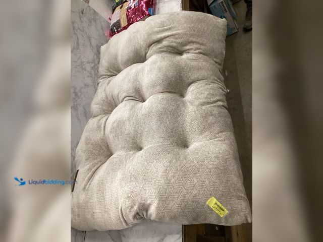 Lot 49-5542736 - Vibrant Life Pet Bed Unused