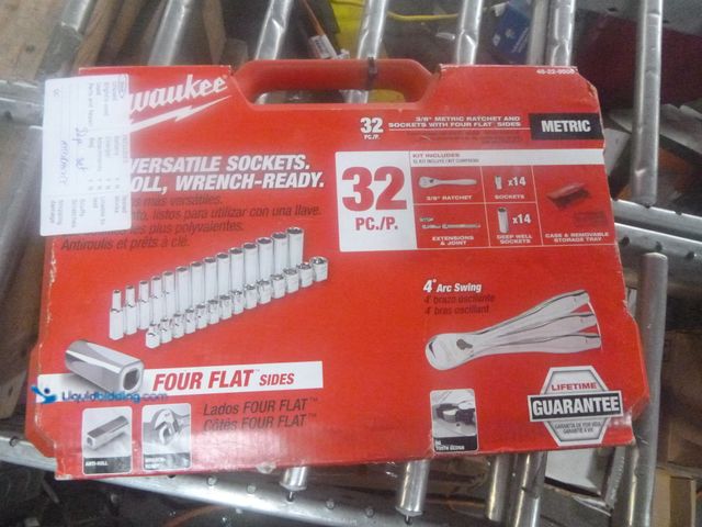 Lot 49-1514985 - Milwaukee  3/8 in. Drive 32 pc. Ratchet & Socket Set - Metric Model #48-22-9508, New  Ref#AHDPA0717