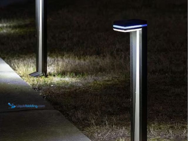 Lot 49-1624510 - GAMA SONIC Black 60 Lumens Solar Outdoor LED Weather Resistant Pathway Light with White Accent light...