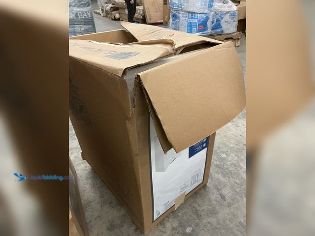 Lot 49-5485213 - GLACIER BAY. 24in Vanity combo. White. Unused with scuffs and scratches