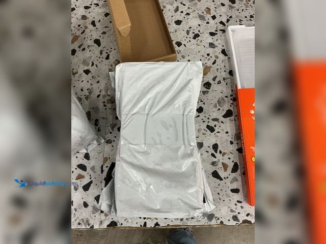 Lot 49-3531212 - QTY 4 - Fun Cat i Phone 15 Pro Screen protectors. Sealed