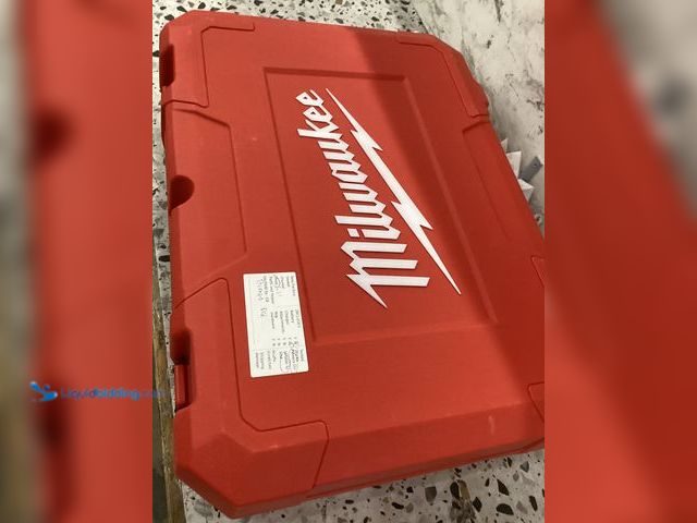 Lot 49-5460553 - Milwaukee Airsnake M12 with Charger Item is used, Tool only, blinks red.