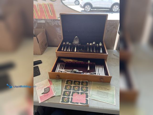Lot 49-5451648 - Other VINTAGE DELUXE BY HOME DECORATIONS SILVER PLATE SILVERWARE SET IN VELVET LINED WOOD BOX WITH O...