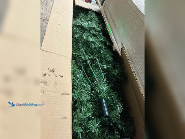 Lot 49-3529104 - VAVSEA Christmas Tree (attachments included) Used