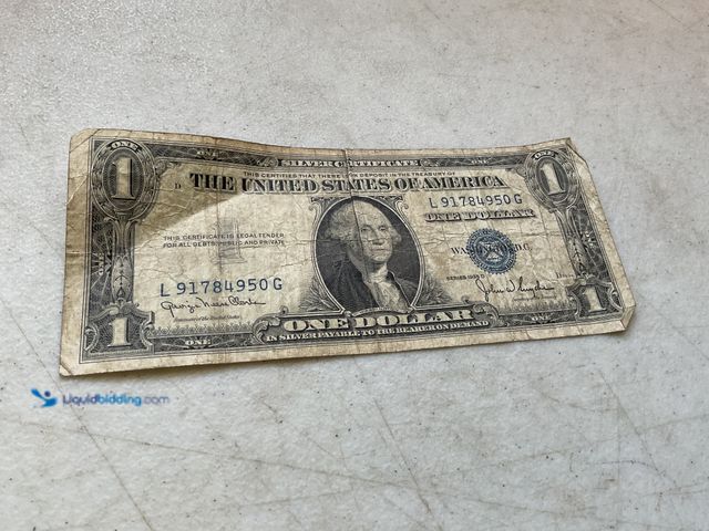 Lot 49-5515518 - 1935 D BLUE SEAL UNITED STATES ONE DOLLAR SILVER CERTIFICATE