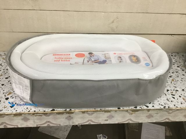 Lot 49-5410946 - Skip Hop Shooting Star Sweet Retreat 2 Stage Baby Lounger. [Style # 195861032243] Unused