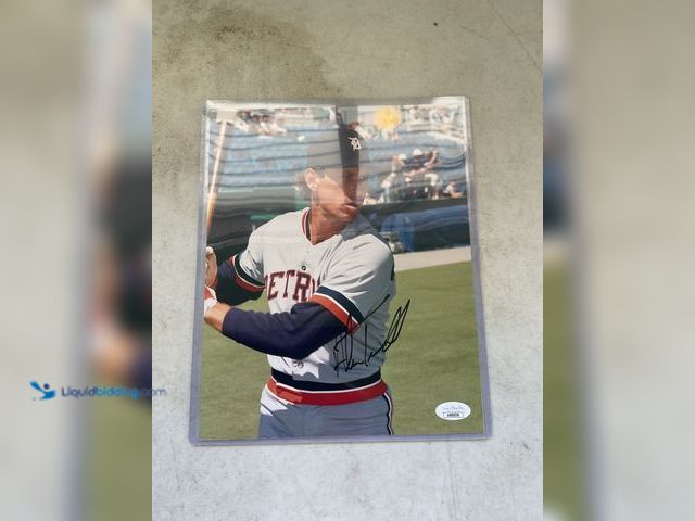 Lot 49-1977835 - Other AMAZING DETROIT TIGERS LEGEND ALAN TRAMMELL AUTOGRAPHED 8X10 PHOTO WITH JSA COA #COINS0723
