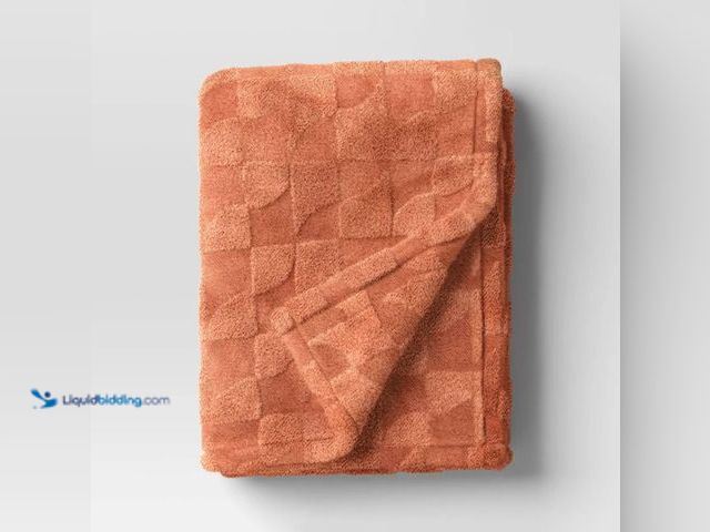 Lot 49-2001333 - Lot of (4) Room Essentials Geometric Jacquard Faux Shearling Throw Blanket Terracotta - Room Essenti...