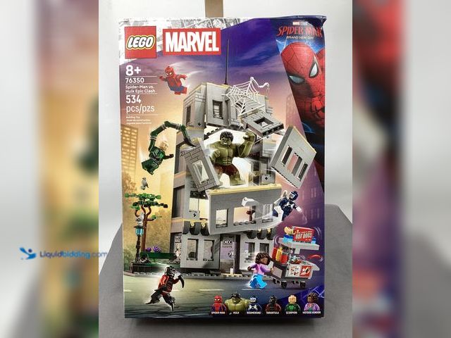 Lot 49-910876 - LEGO Marvel Spider-Man Vs. Hulk Epic Clash Building Set