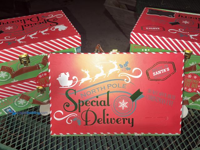 Lot 49-1811815 - Lot of 5 Christmas hard sided gift boxes with metal clasps. New unused.