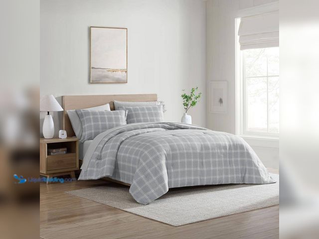 Lot 49-5408379 - swift home All-Season 5-Piece Reversible Grey Plaid and Solid Color Polyester Microfiber Twin Bed in...