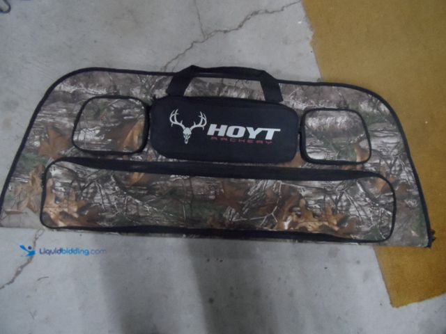 Lot 49-1806091 - 1 Hoyt Archery NV Bow &amp; Arrow Case Hoyt Archery Compound Bow AND Arrow Soft Case Used In Good Co...