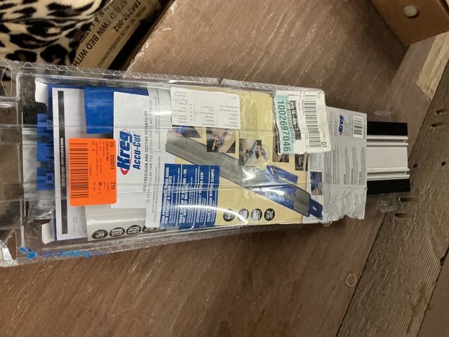 Lot 49-5449482 - Kreg
50 in. Accu-Cut Aluminum Circular Saw Track (attachments included) (scuffs and scratches) Used