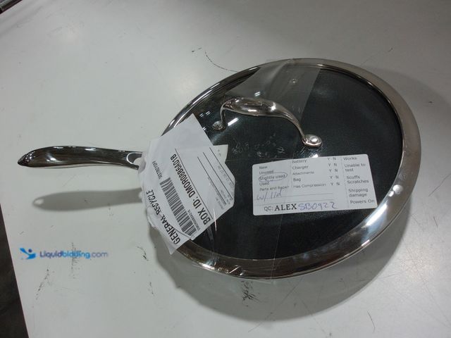 Lot 49-2021671 - HexClad frying pan with lid. Slightly used.