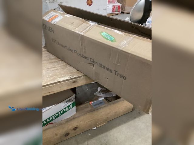 Lot 49-5454172 - 6ft TALL Snowflake Christmas Tree. Unused