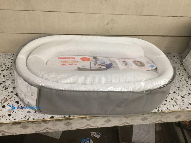 Lot 49-5410942 - Skip Hop Shooting Star Sweet Retreat 2 Stage Baby Lounger. [Style # 195861032243] Unused