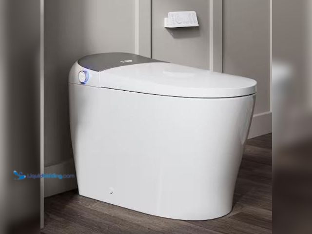Lot 49-1600343 - Horow Tankless Elongated Smart Toilet Bidet in White with Auto Flush, Heated Seat, Warm Air Dryer, B...