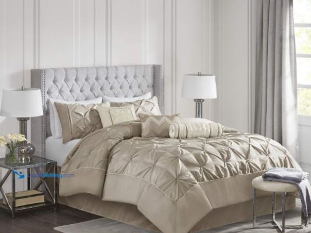 Lot 49-1558950 - Madison Park Laurel Cozy Comforter Set - Traditional Tufted Faux Silk Design, All Season Down Altern...