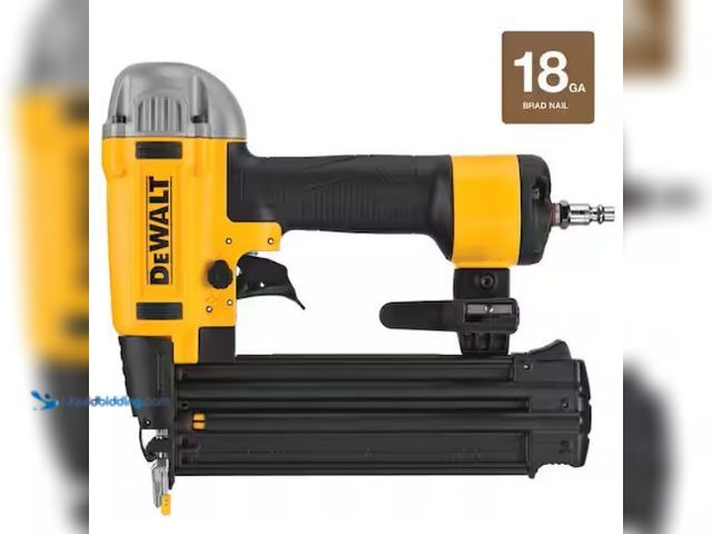 Lot 49-5452335 - DEWALT
18-Gauge Pneumatic Brad Nailer. Item is Used