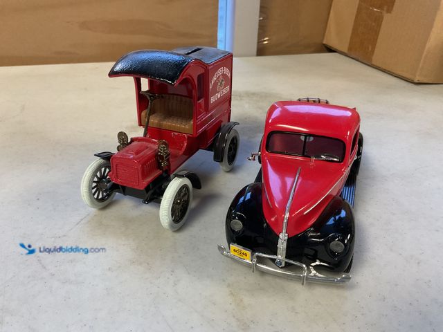 Lot 49-1505602 - COLLECTIBLE LOT OF 2 ERTL ANHEUSER-BUSCH BUDWEISER DIECAST BANK DELIVERY TRUCKS INCLUDING 1940 FOR A...