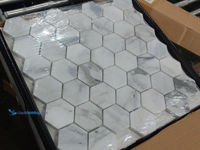 Lot 49-2024914 - Approx. (9) Sq. Ft. of  MSI Calacatta Cressa 12.38 x 12.38 in. Honed Hexagon Mosaic Tile with Distin...