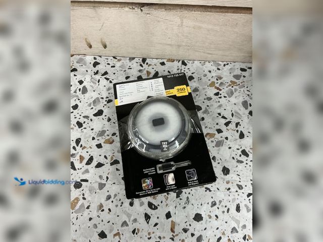 Lot 49-5489007 - QTY 2 - YMMV Defiant 250-Lumens 2-in 1 Multi-functional Rechargeable Utility light. New