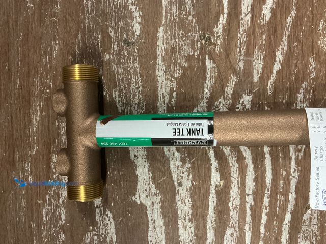 Lot 49-3565672 - Everbilt 13 in. Brass Tank Tee. Model # EBTC13NL. Unused