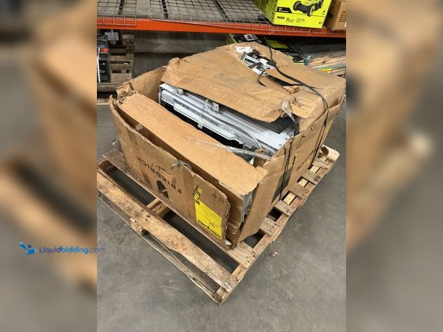 Lot 49-5477875 - Friedrich Kuhl Series KCS10A10A
10,000 BTU Smart Window Air Conditioner with 12.1 EER, R410A Refrig...