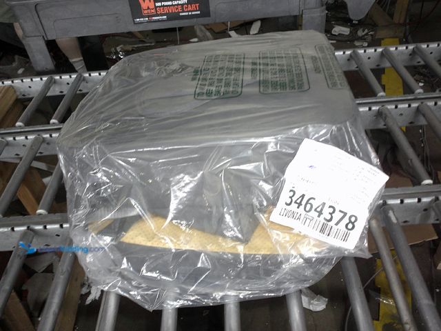 Lot 49-3464378 - Leather Pet Car Seat, Small/ Medium, Grey, Unused   Ref#MTRelist