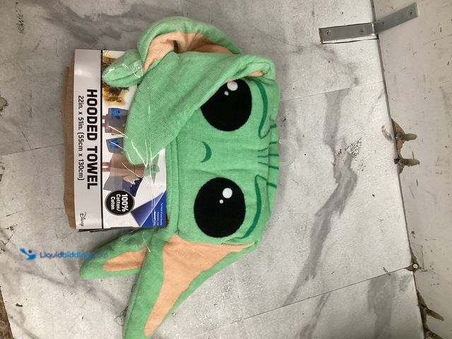 Lot 49-5542729 - Disney Star Wars Mandalorian The Child Baby Yoda Ears Hooded Towel Bath Wrap NWT Unused 2pk