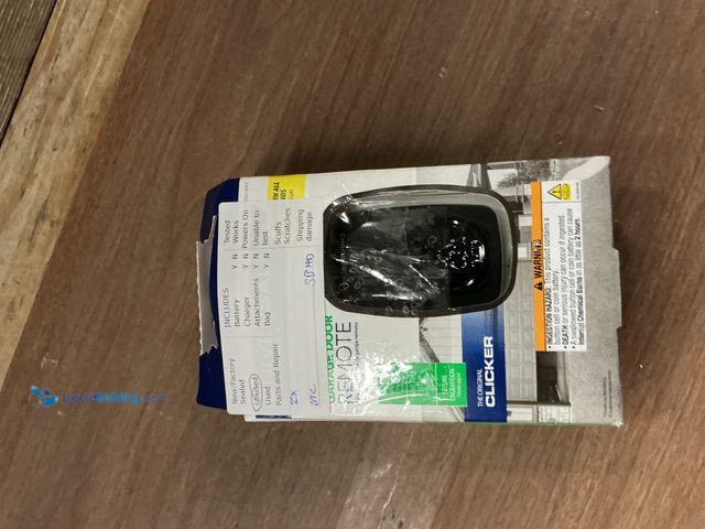 Lot 49-3512503 - Chamberlain
Universal Garage Door Remote Clicker with 2-Button Control (2pack) Unused