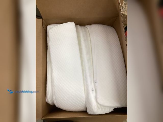 Lot 49-3566960 - Memory Foam Bed Threshold Topper (white) Unused