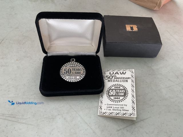 Lot 49-1505816 - UAW LOCAL 581 50TH ANNIVERSARY MEDALLION 1985 1 OZ SILVER IN NICE FLIP CASE #COINS1211